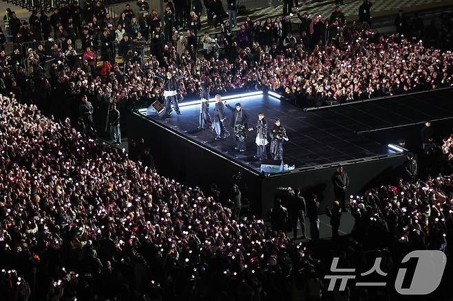 방탄소년단(BTS)이 21일 서울 광화문광장에서 컴백 기념 공연인 'BTS 컴백 라이브: 아리랑' 공연을 펼치고 있다. 2026.3.21 ⓒ 뉴스1 박지혜 기자