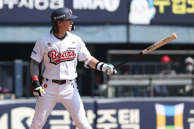 두산 박찬호가 21일 서울 잠실구장에서 열린 2026 KBO리그 시범경기 KIA전에 임하고 있다. 사진 | 두산 베어스