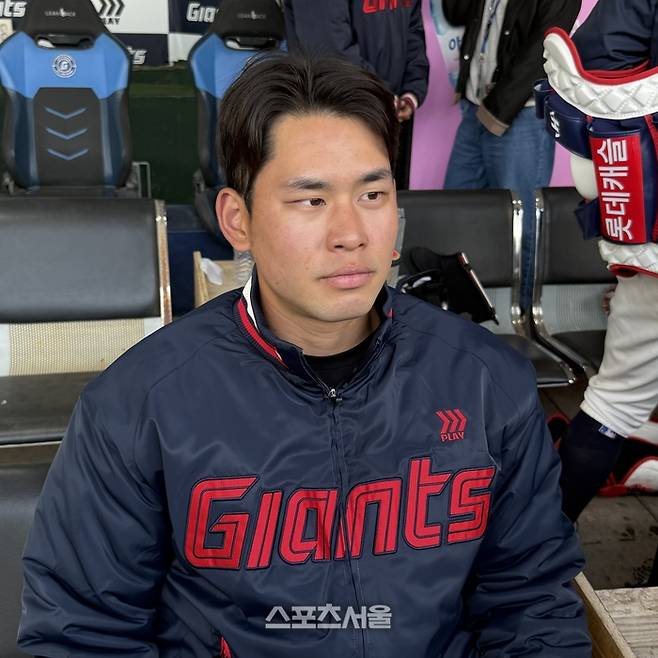 김진욱이 인터뷰에 임하고 있다. 사직 | 박연준 기자 duswns0628@sportsseoul.com