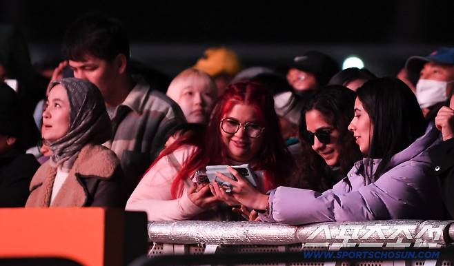 그룹 방탄소년단(BTS)이 21일 서울 광화문 광장에서 정규 5집 '아리랑'(ARIRANG) 발매를 기념 'BTS 컴백 라이브: ARIRANG'(BTS THE COMEBACK LIVE｜ARIRANG)를 진행했다. 아미(BTS 팬덤)가 공연을 즐기고 있다. 광화문=박재만 기자 pjm@sportschosun.com/2026.03.21/