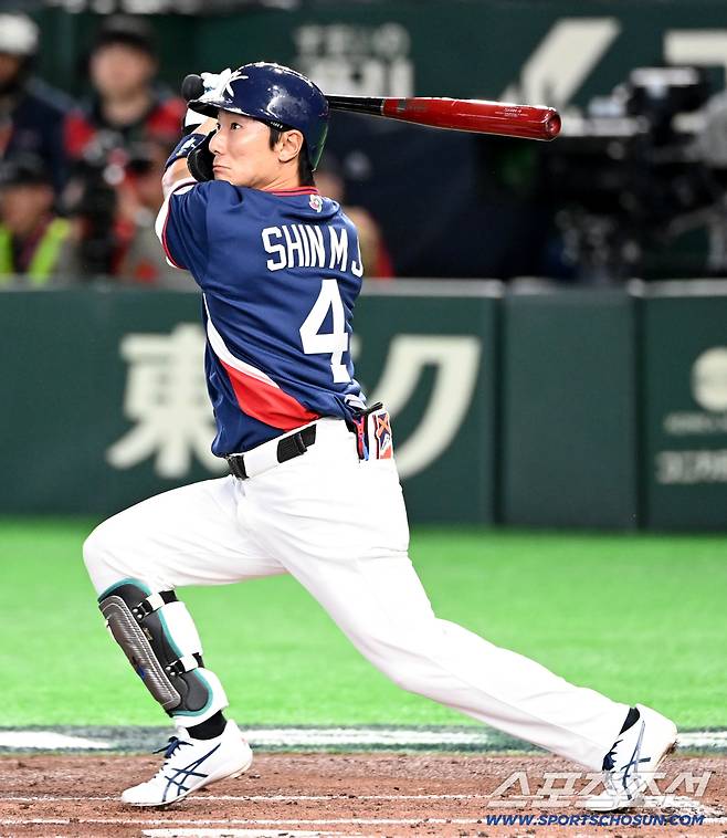 9일 일본 도쿄돔에서 열린 WBC(월드베이스볼클래식) 한국과 호주의 경기, 신민재가 타구를 날리고 있다. 도쿄(일본)=허상욱 기자wook@sportschosun.com/2026.03.09/