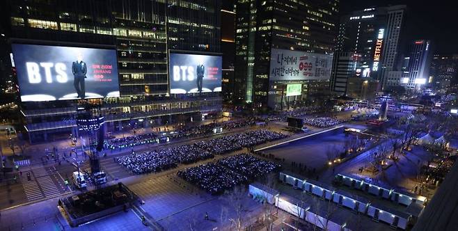 21일 서울 광화문 광장에서 열린 'BTS 컴백 라이브: 아리랑' 공연 모습. 사진공동취재단