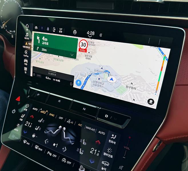 마세라티 중형 SUV, 그레칼레 트로페오의 중앙·컴포트 패널./이윤정 기자