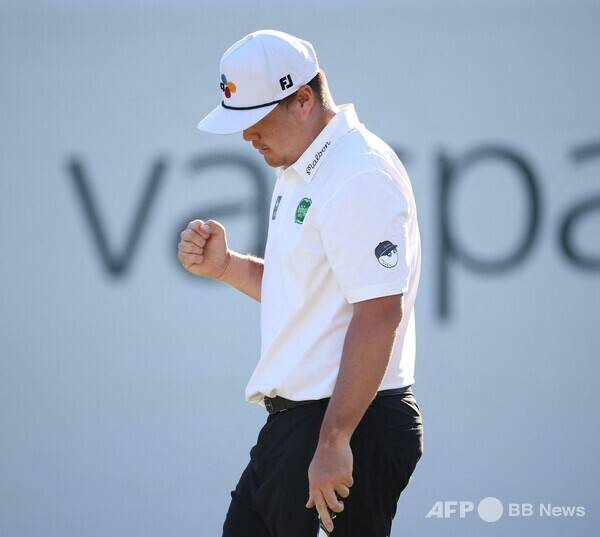 2026년 미국프로골프(PGA) 투어 발스파 챔피언십(벌스파 챔피언십) 우승 경쟁에 뛰어든 임성재 프로가 3라운드 18번홀 그린에서 버디를 잡은 뒤 세리머니 하는 모습이다. 사진제공=ⓒAFPBBNews = News1 (사진을 무단으로 사용하지 마십시오.)