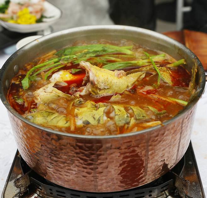 구이저우성의 대표 음식인 쏸탕위. 박미향 선임기자