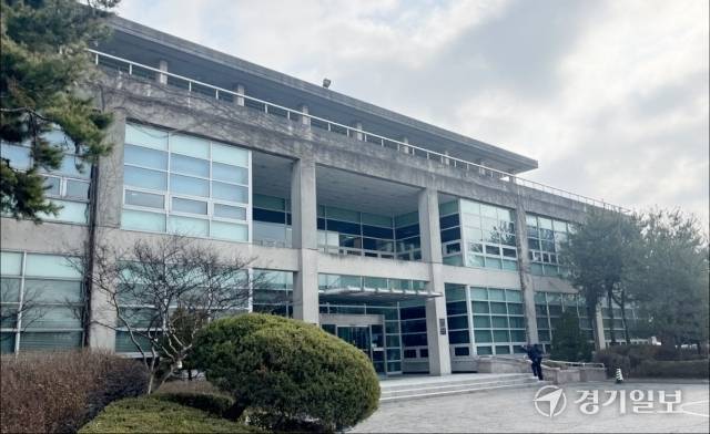 시흥 소재 경기과학기술대학교 본관 전경. 김형수기자