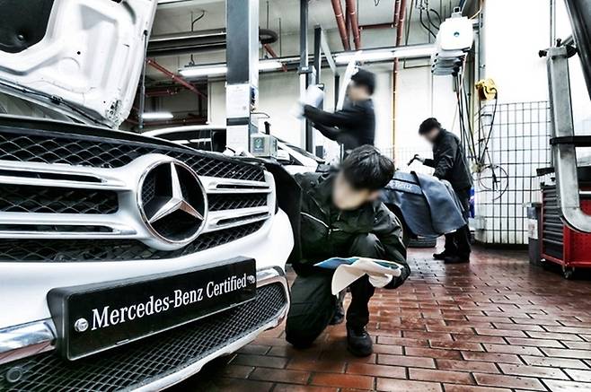 벤츠 인증 중고차 점검 장면 [사진제공=벤츠]