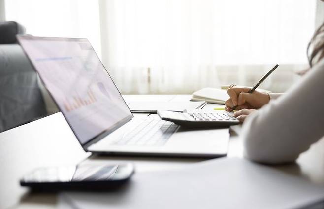 [서울=뉴시스]시민단체 직장갑질119가 여론조사 전문기관 글로벌리서치에 의뢰해 지난달 2일부터 8일까지 전국 만 19세 이상 직장인 1000명을 대상으로 실시한 설문조사 결과에 따르면 직장인 10명 중 4명이 '좋은 일자리 부족 원인'으로 '수도권 편중'을 꼽은 것으로 나타났다. (사진=유토이미지) 2026.03.22. photo@newsis.com *재판매 및 DB 금지