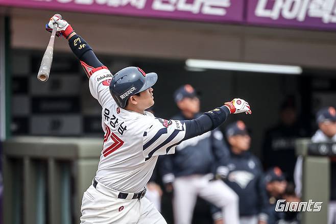 [서울=뉴시스] 프로야구 롯데 자이언츠의 유강남. (사진 = 롯데 자이언츠 제공) *재판매 및 DB 금지