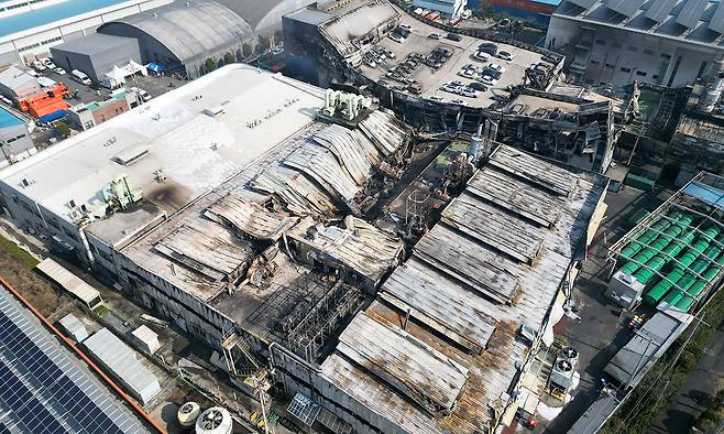 대형 화재가 발생한 대전 대덕구 안전공업 외관을 지난 21일 하늘에서 바라본 모습. 연합뉴스