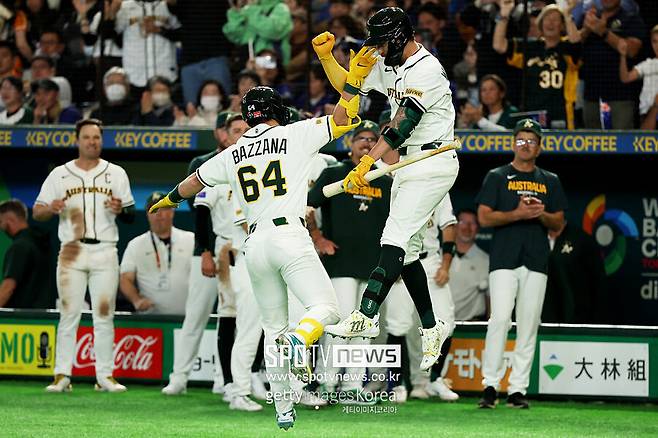 ▲ \'메이저리그 드래프트 전체 1순위\' 트래비스 바자나(클리블랜드 가디언스)가 호주에 쐐기점을 안기는 홈런을 터트렸다.