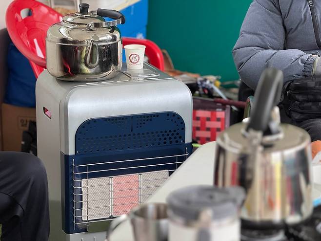 가스난로에 의지하는 장애인 체육선수들 [촬영 박영서]