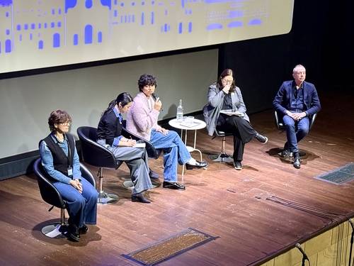 피렌체 한국영화제에서 열린 공유 마스터클래스 (피렌체=연합뉴스) 민경락 특파원 = 배우 공유가 21일(현지시간) 피렌체 라꼼빠니아 극장에서 열린 마스터클래스 행사에서 발언하고 있다. 2026.3.22 rock@yna.co.kr