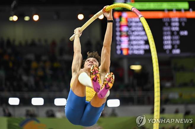 도약하는 듀플랜티스 [EPA=연합뉴스]