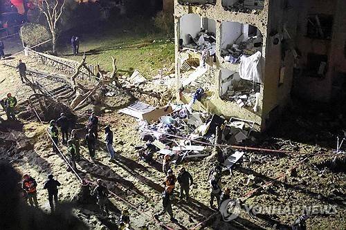 이란의 미사일 공격을 당한 이스라엘 남부 아라드 마을  [AFP=연합뉴스 자료사진. 재판매 및 DB금지]