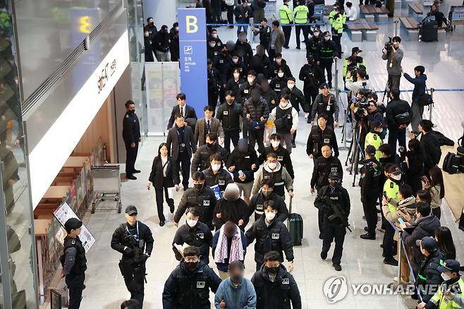 '캄보디아 범죄조직' 한국인 강제송환 [연합뉴스 자료사진]