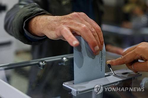 프랑스 지방선거 결선 투표 [로이터 연합뉴스 자료사진. 재판매 및 DB 금지]