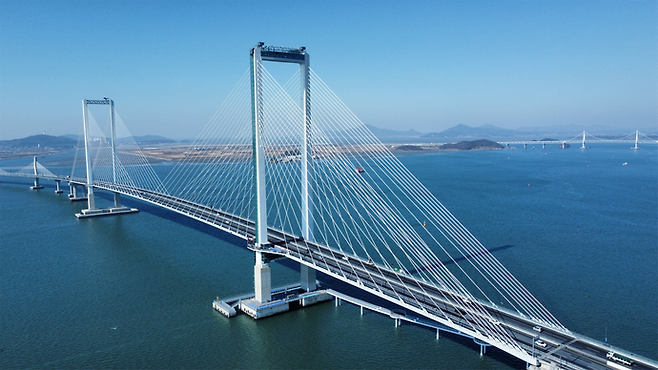지난 1월 5일 개통한 청라하늘대교 전경. 사진=인천경제청