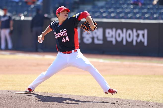 KIA 이태양이 19일 대전 한화생명 볼파크에서 열린 2026 KBO리그 시범경기 한화와 경기에서 힘차게 공을 던지고 있다. 사진 | KIA 타이거즈