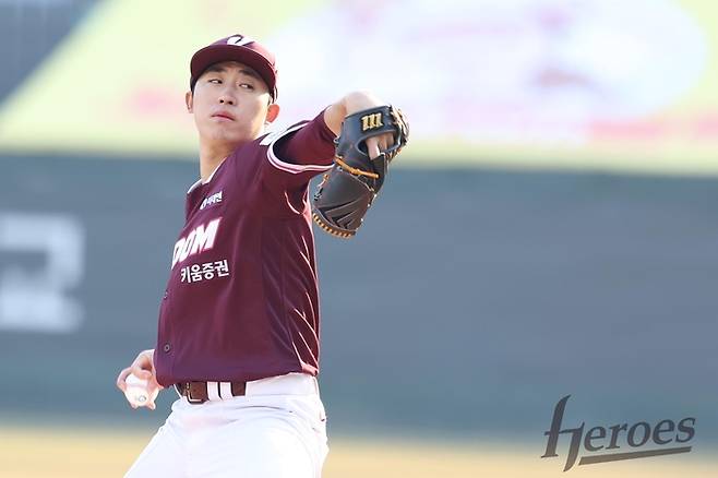 키움 배동현이 22일 인천SSG랜더스필드에서 열린 2026 KBO리그 시범경기 SSG전에 선발 등판해 역투하고 있다. 사진 | 키움 히어로즈