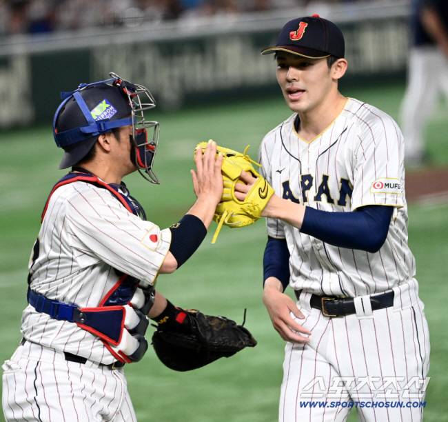 2023년 WBC 조별리그 체코전에 배터리로 호흡한 가이와 사사키. 허상욱 기자
