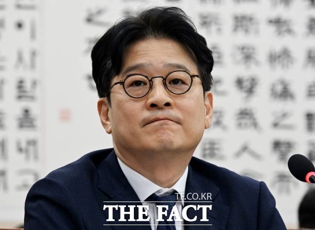 3대 특검(내란·김건희·채상병) 미제 의혹을 수사하는 권창영 특별검사팀(종합특검)은 23일 김건희 여사 수사 무마 의혹을 놓고 이창수 전 서울중앙지검장이 내부 메신저로 담당 검사에게 '김 여사와 유사한 역할을 한 주가조작범 등 무죄 판례를 검토하라'고 지시한 정황을 포착했다. /배정한 기자