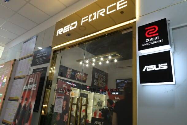 호치민 10군에 위치한 레드포스PC 1호점