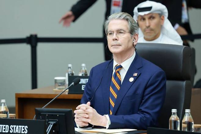 지난해 한국을 방문한 스콧 베선트 미국 재무장관이 아시아태평양경제협력체(APEC) 정상회의 제1세션에 참석하고 있다. 연합뉴스