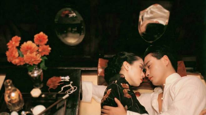 영화 '연지구 디 오리지널'에서 계급 차이에 고통 받는 연인으로 출연한 매염방과 장국영. 오는 25일 개봉한다./와이드릴리즈