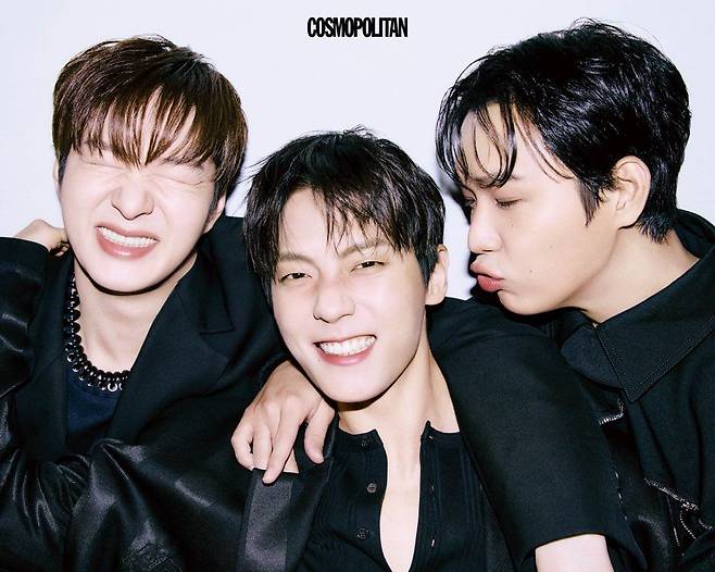 (왼쪽부터, 이창섭)재킷 Egonlab. 이너 톱 Neu_in. (이민혁)재킷 Martin Rose. 이너 톱 스타일리스트 소장품. (임현식)재킷 Staffonly by Aderkuver.