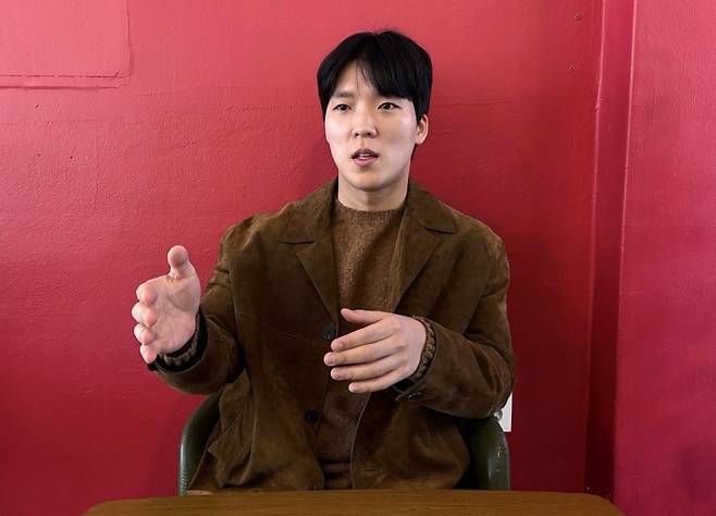 인터뷰 중인 안재성씨/사진=최수연기자