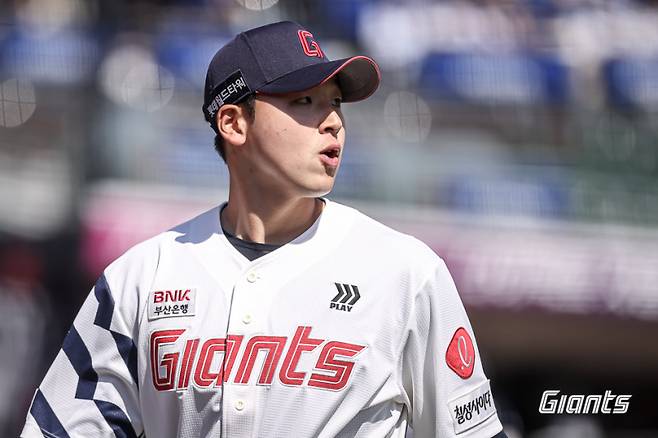 10라운드 지명 2년 차 우완 투수 김태균.