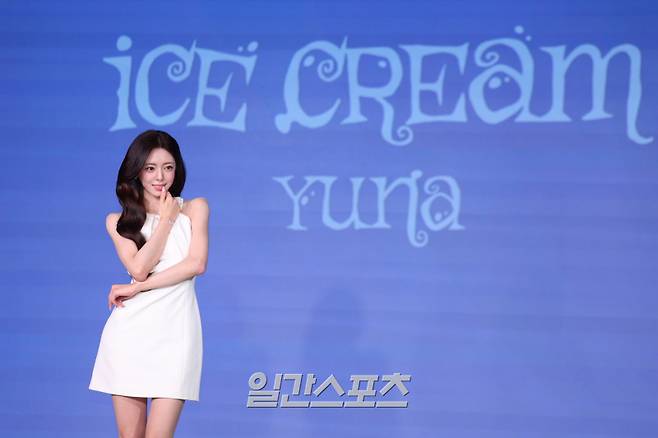 [포토] 있지 유나, 데뷔 앨범 '아이스크림' 기대해 주세요