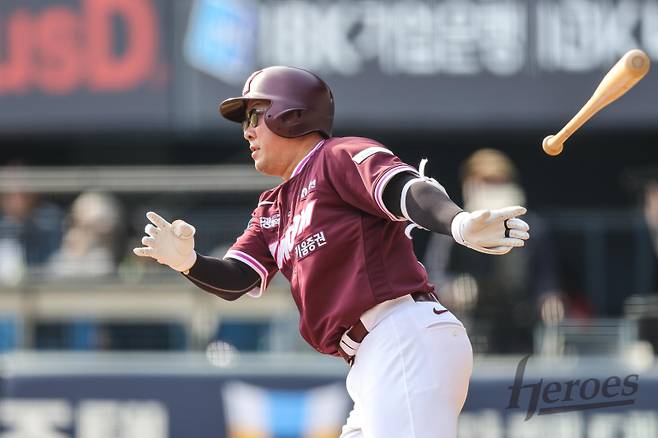 키움 히어로즈에서 재기를 노리는 두 베테랑 내야수의 희비가 엇갈렸다.&nbsp;