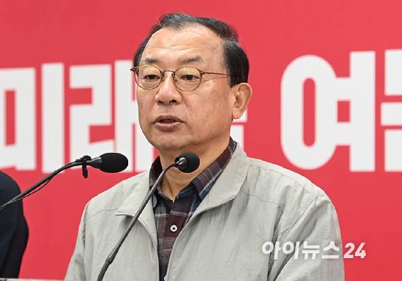 이정현 국민의힘 공천관리위원장이 16일 서울 영등포구 여의도 중앙당사에서 충북지사 공천 심사 결과를 발표하고 있다. [사진=곽영래 기자]