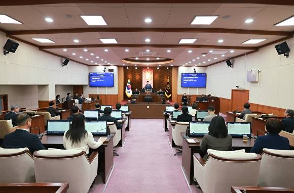 23일 열린 355회 임시회 본회의 모습. [사진=제천시의회]