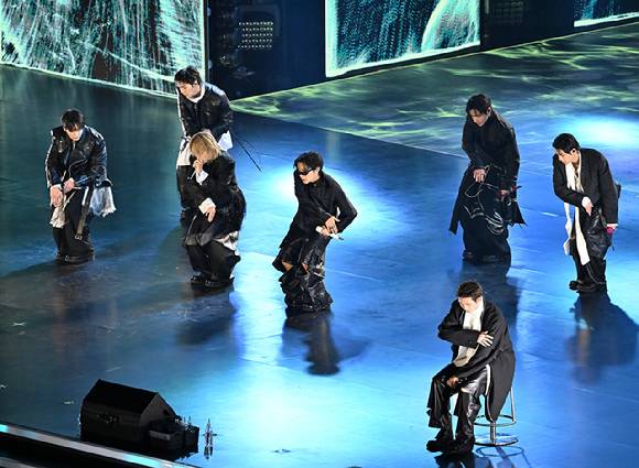 방탄소년단(BTS)이 21일 오후 서울 광화문 광장에서 정규 5집 '아리랑(ARIRANG)' 앨범 발매를 기념해 컴백 무대를 선보이고 있다. [사진=사진공동취재단]