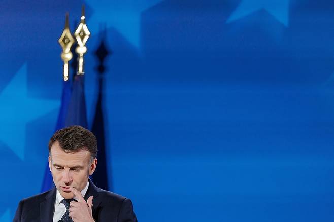 3월 19일 열린 유럽이사회(European Council) 정례회의를 마친 뒤 기자회견에서 에마뉘엘 마크롱 프랑스 대통령이 언론에 발언하고 있다. EPA=연합뉴스