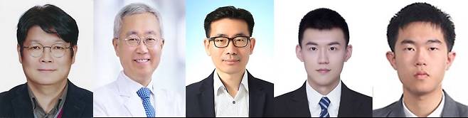 (왼쪽부터) 연세대 전기전자공학과 안종현 교수, 서울대 의과대학 정천기 교수, 홍콩 성시대 신경과학과 양성칠 교수, 연세대 전기전자공학과 슈 듀오, 홍주영 박사과정생