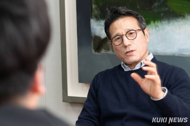 정병국 한국문화예술위원회 위원장이 20일 서울 대학로 예술가의 집에서 쿠키뉴스와 인터뷰하고 있다. 임은재 기자