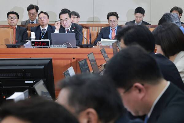 박홍근 기획예산처 장관 후보자가 23일 국회 재정경제기획위원회에서 열린 인사청문회에서 의원 질의를 듣고 있다. 연합뉴스