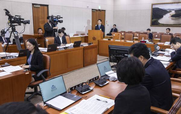 황종우 해양수산부 장관 후보자가 23일 국회 농림축산식품해양위원회에서 열린 인사청문회에서 인사말을 하고 있다. 연합뉴스