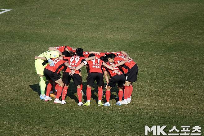 강원 FC 선수들. 사진=이근승 기자