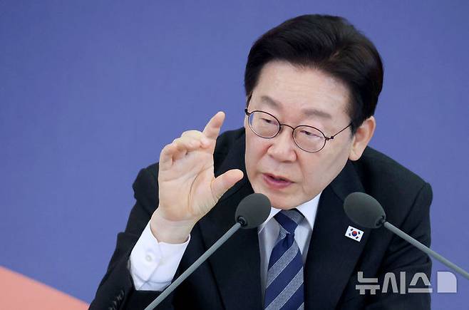 [서울=뉴시스] 고범준 기자 = 이재명 대통령이 18일 청와대에서 열린 자본시장 안정과 정상화 간담회에서 발언하고 있다. (청와대통신사진기자단) 2026.03.18. bjko@newsis.com