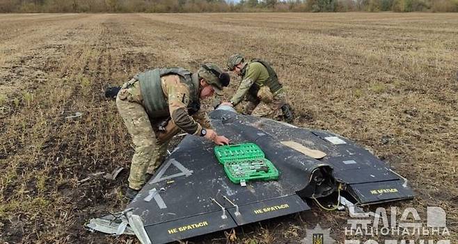 [서울=뉴시스] 우크라이나 전쟁에서 러시아가 사용한 이란 게란-2/샤헤드-136 드론.(출처=우크라이나 국경수비대,) 2026.03.23.
