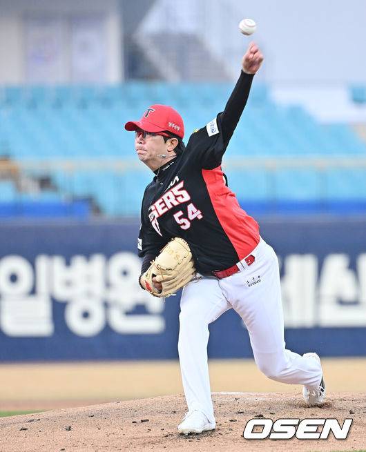 [OSEN=대구, 이석우 기자] 23일 대구삼성라이온즈파크에서 2026 신한 SOL KBO 리그 시범경기 삼성 라이온즈와 KIA 타이거즈의 경기가 열렸다. 홈팀 삼성은 양창섭이, 방문팀 KIA는 양현종이 선발 출전했다. KIA 타이거즈 선발 투수 양현종이 역투하고 있다. 2026.03.23 / foto0307@osen.co.kr