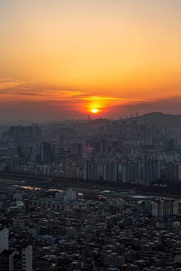 용마산 데크 계단에서 감상한 노을.