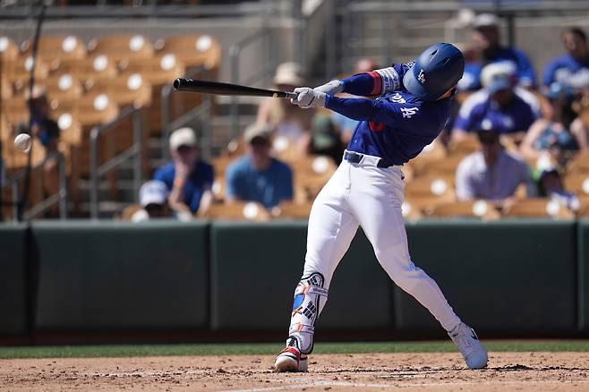 Los Angeles Dodgers' Hyeseong Kim, of South Korea, connects for a run-scoring single against the Athletics during the third inning of a spring training baseball game, Saturday, March 21, 2026, in Phoenix. (AP Photo/Ross D. Franklin)