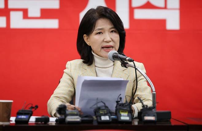 대구시장 경선 컷오프 입장 발표하는 이진숙 전 방통위원장 - 이진숙 전 방송통신위원장이 23일 대구 수성구 국민의힘 대구시당에서 6·3 지방선거 대구시장 경선 컷오프에 대한 입장을 발표하고 있다. 2026.03.23. 뉴시스