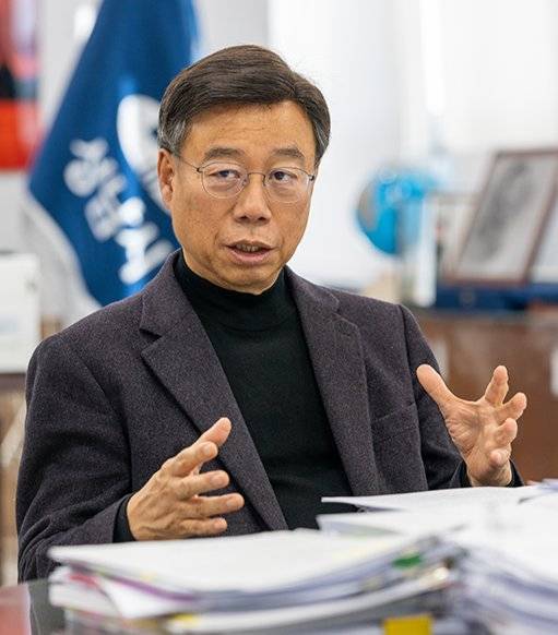 신상진 성남시장이 3월 13일 경기 성남 성남시청 집무실에서 ‘신동아’와 인터뷰하고 있다. 홍태식 객원기자